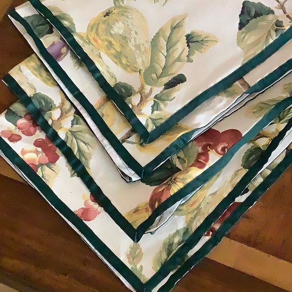 4 Beautiful Handmade Napkins - Picture 3 of 3